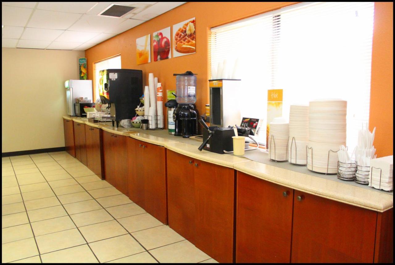 Готель Ramada By Wyndham Tucson Airport Drexel Heights Екстер'єр фото