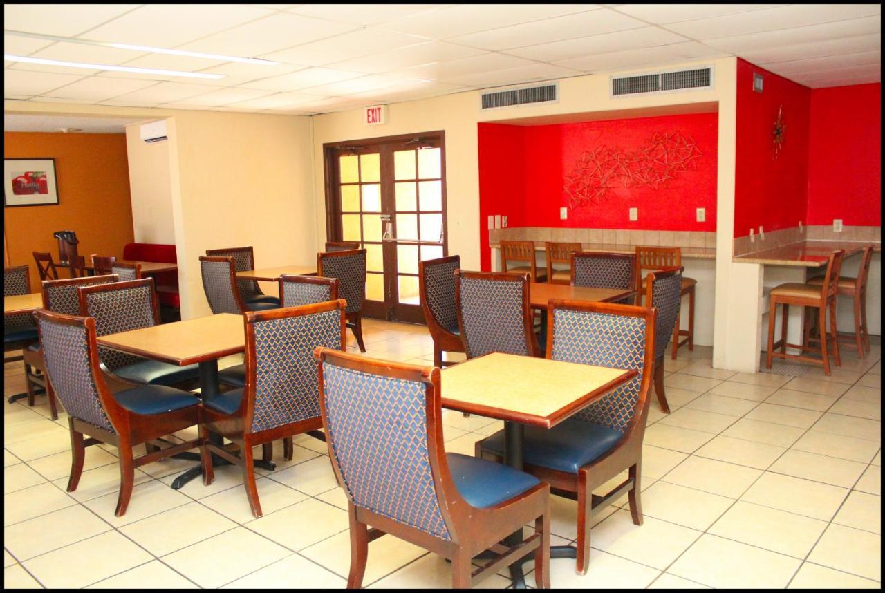 Готель Ramada By Wyndham Tucson Airport Drexel Heights Екстер'єр фото