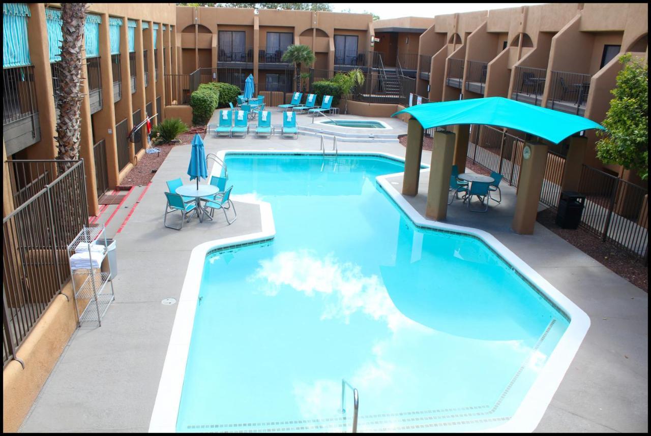 Готель Ramada By Wyndham Tucson Airport Drexel Heights Екстер'єр фото