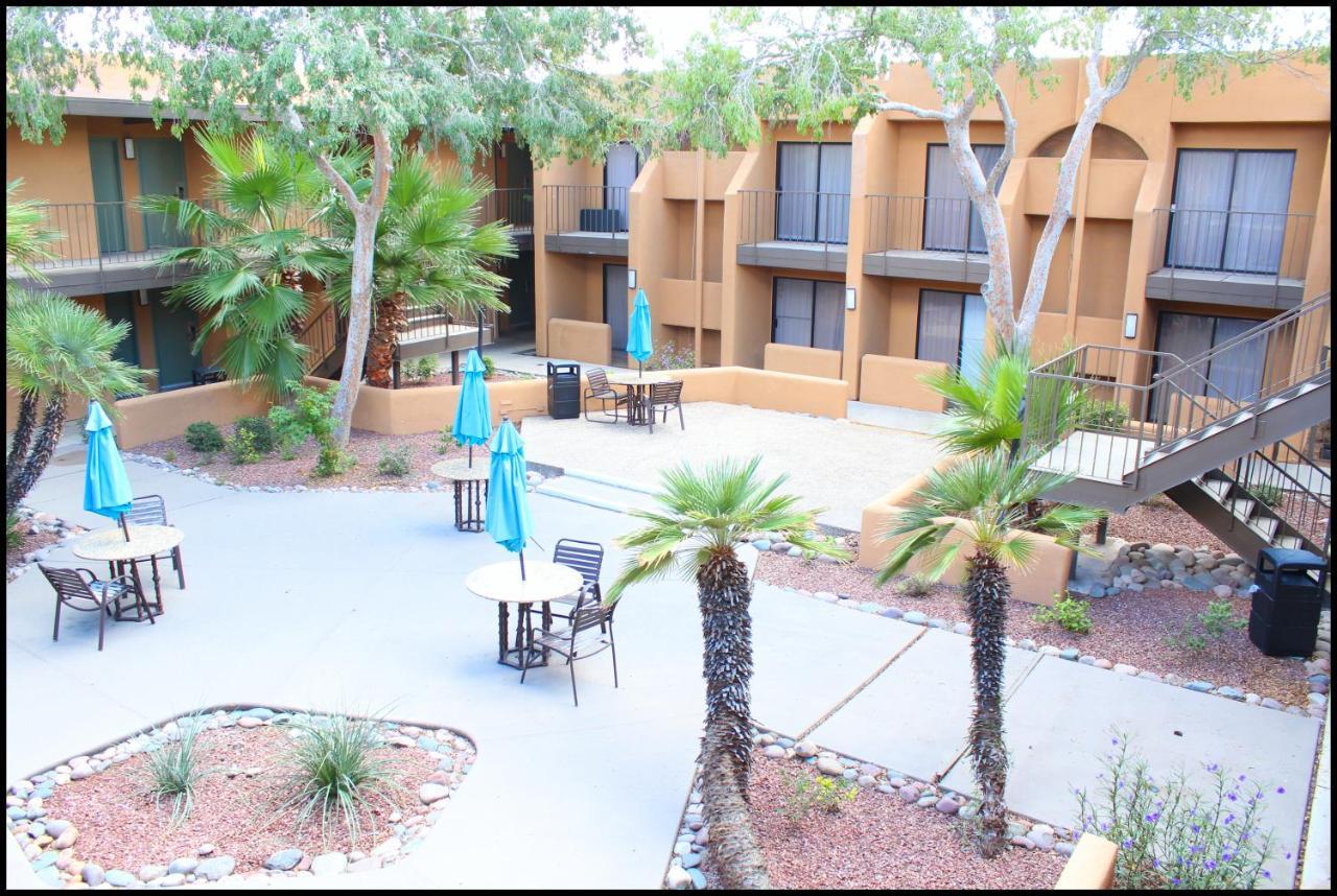Готель Ramada By Wyndham Tucson Airport Drexel Heights Екстер'єр фото