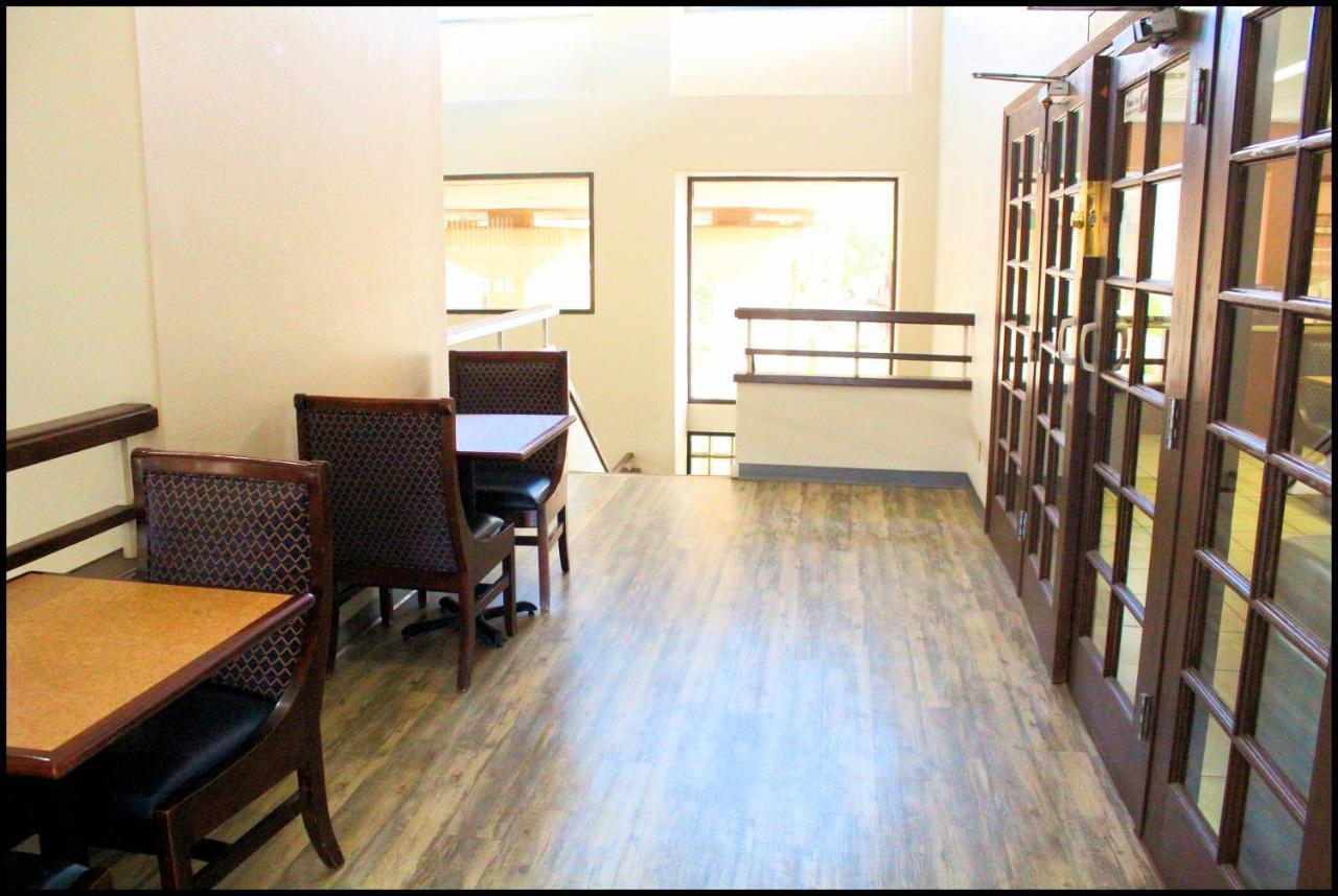 Готель Ramada By Wyndham Tucson Airport Drexel Heights Екстер'єр фото
