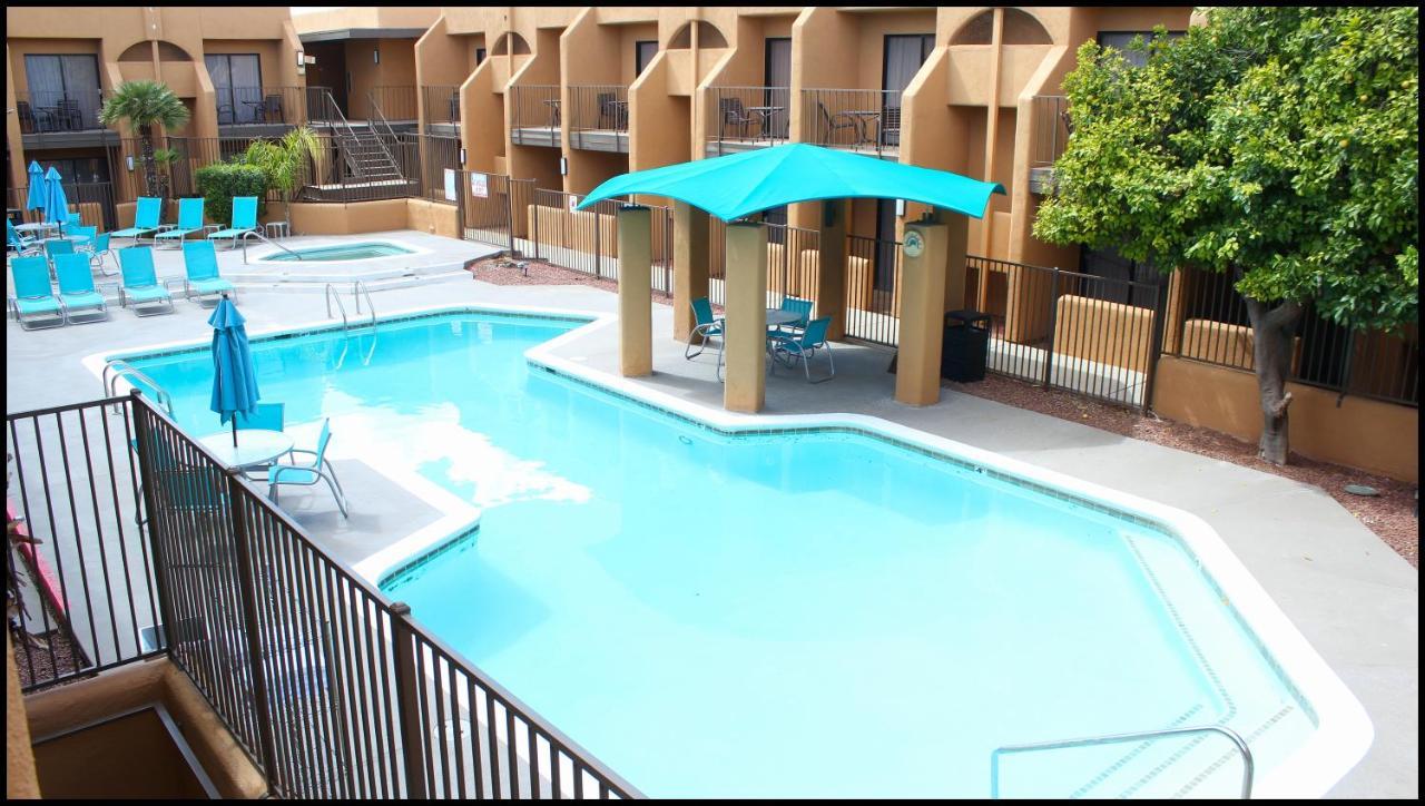 Готель Ramada By Wyndham Tucson Airport Drexel Heights Екстер'єр фото