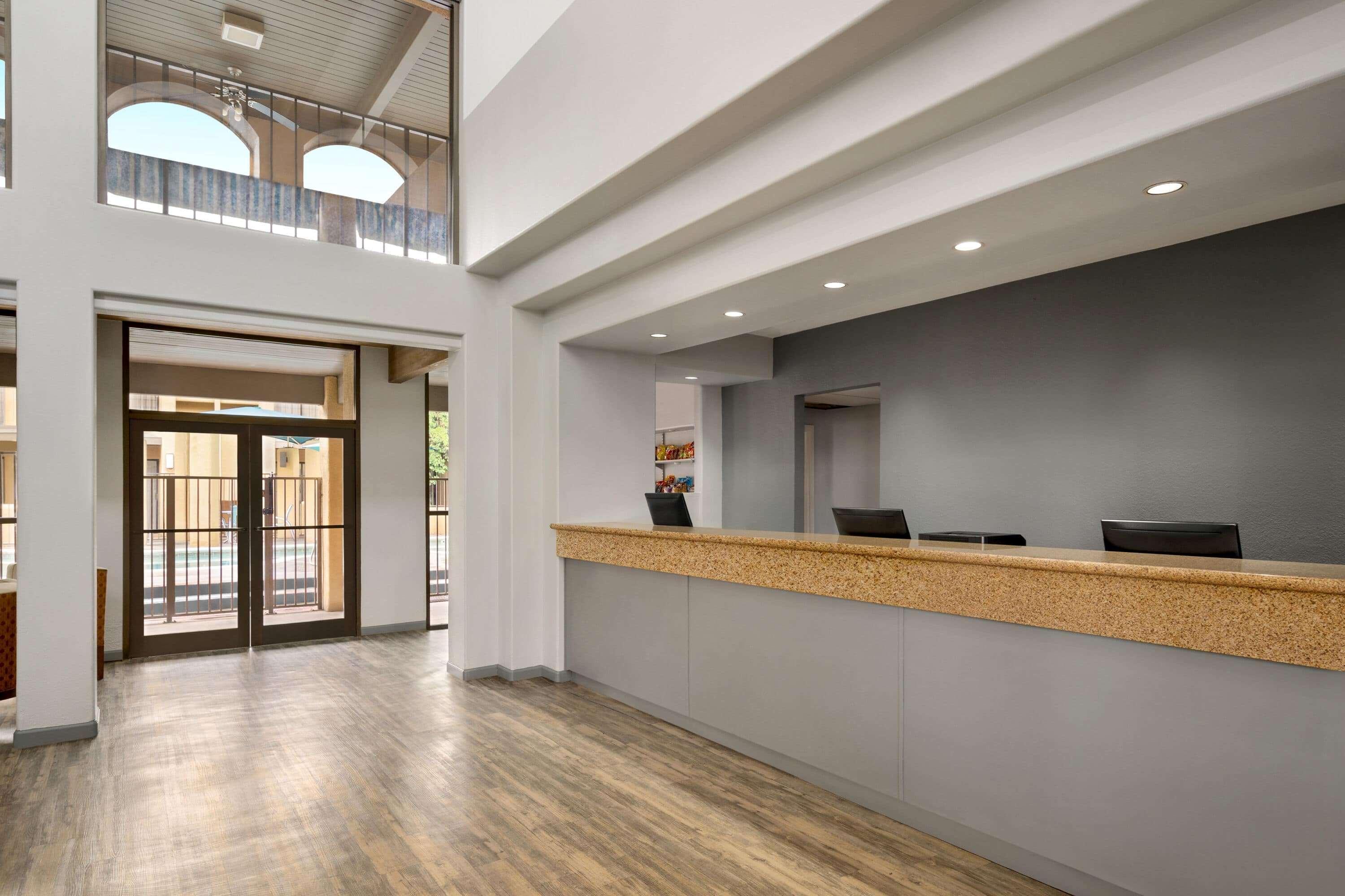 Готель Ramada By Wyndham Tucson Airport Drexel Heights Екстер'єр фото