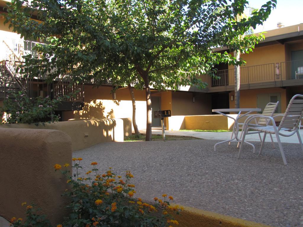 Готель Ramada By Wyndham Tucson Airport Drexel Heights Екстер'єр фото
