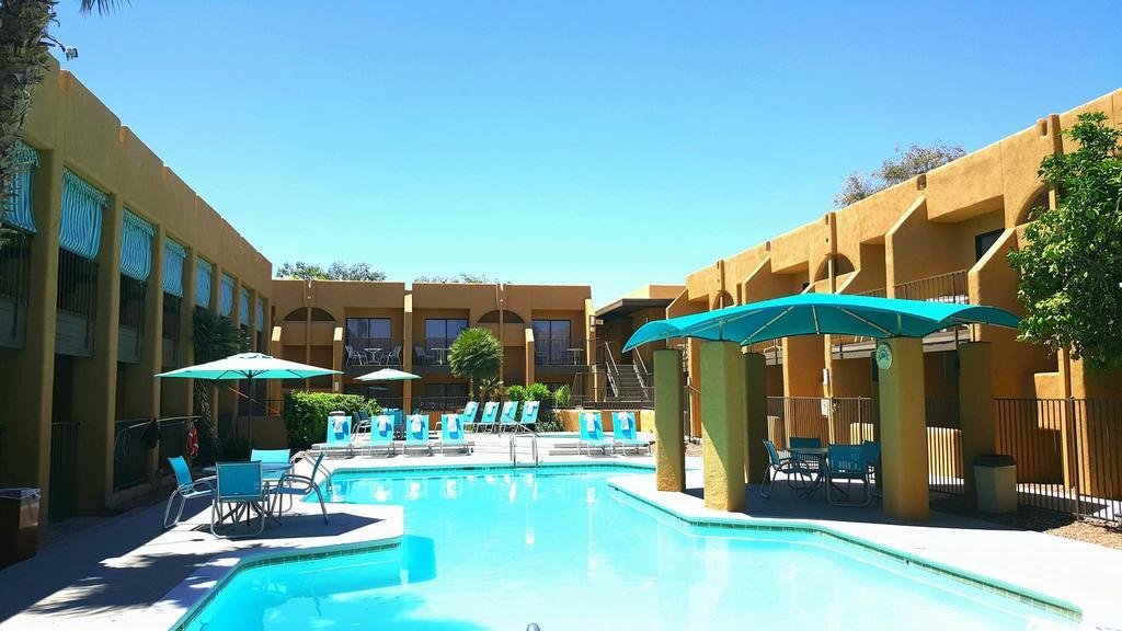Готель Ramada By Wyndham Tucson Airport Drexel Heights Екстер'єр фото