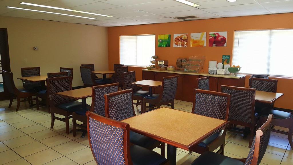 Готель Ramada By Wyndham Tucson Airport Drexel Heights Екстер'єр фото