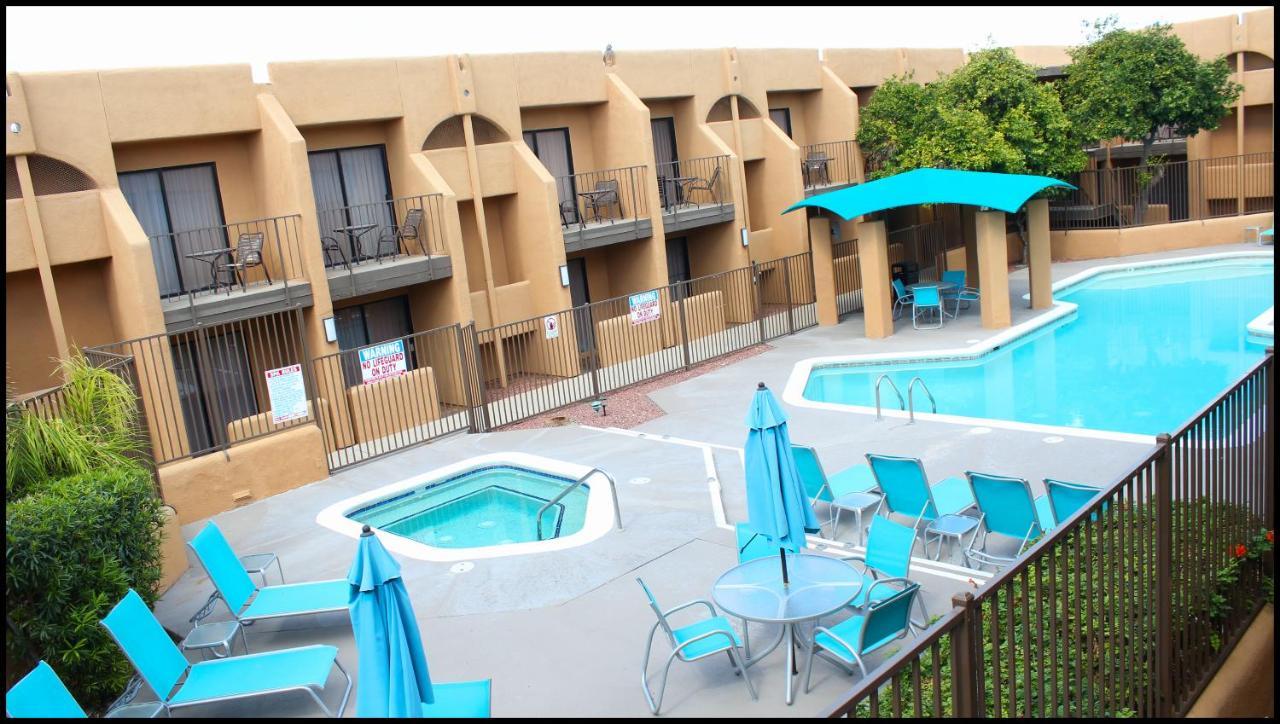 Готель Ramada By Wyndham Tucson Airport Drexel Heights Екстер'єр фото